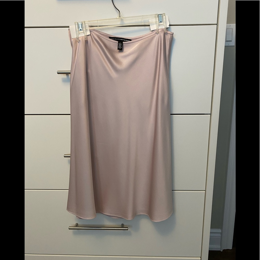 SKIRT/BLOUSE - Picture 2 of 10